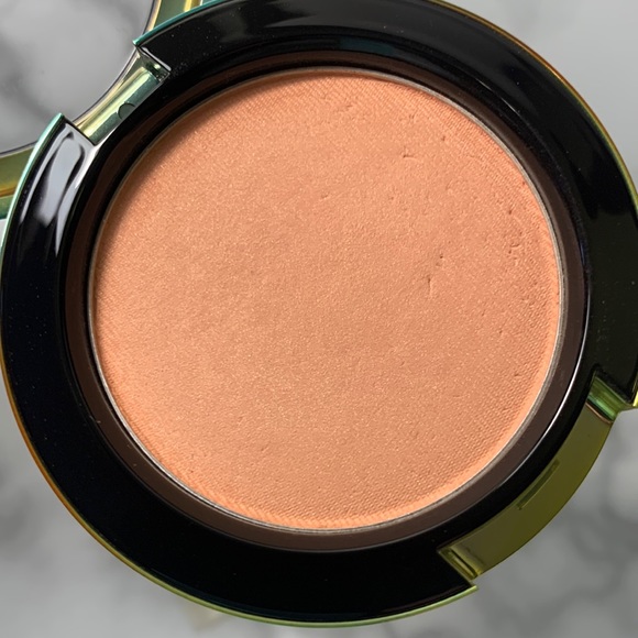 CRISP WHITES Wash & Dry MAC Powder Blush - Picture 6 of 16